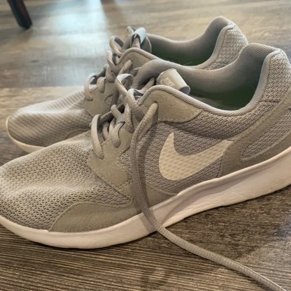 Nike Kaishi Wolf Gray Running Shoes - Picture 6 of 7